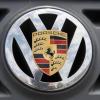 Porsche fährt unter das Dach von VW.