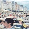 Dokumentarfilmer Werner Flott war bei allen großen und kleinen Ereignissen der Region mit der Video-Kamera dabei – auch, als 1984 der Günzburger Marktplatz eingeweiht wurde (Szenenfoto). Der TV-Journalist zeigt Bilder aus Günzburg und der Region, die zum Teil 45 Jahre alt sind.  