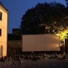 Das einzigartige Ambiente schätzen Besucher im Wertinger Schlossgarten, der sich jetzt im August wieder zum „schönsten Open-Air-Kinosaal weit und breit“ gewandelt hat, wie es die Wertinger Filmtheater-Chefin Prisca Färber formuliert. 