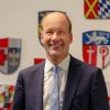 Seit 2018 ist Martin Sailer nicht nur Landrat, sondern auch schwäbischer Bezirkstagspräsident. Bislang hat er das Amt ehrenamtlich ausgeführt, doch das könnte sich künftig ändern. 