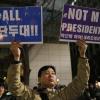 «Not my president» lautet nicht nur in den USA, sondern auch in Südkorea die aktuelle Losung. Präsidentin Park Geun-Hye steht unter großem Druck der Straße.