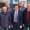 Über einen höheren Zuschuss für den SV Thierhaupten freuen sich (von links) Manuel Knoll, Paul Kinlinger, Bürgermeister Toni Brugger, CSU-Landtagsabgeordneter Georg Winter, Richard Mayr und Werner Mayr. 