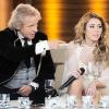 Moderator Thomas Gottschalk und Sängerin Miley Cyrus auf der Couch bei "Wetten, dass..?" in Hannover