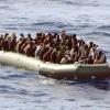 Im Mittelmeer ertrinken immer wieder Flüchtlinge, die mit wenig seetüchtigen Booten die gefährliche Überfahrt in Richtung Europa versuchen (Archivbild). Jetzt soll ein Schiffsdrama bis zu 500 Tote gefordert haben.