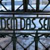 Die zynische und menschenverachtende Inschrift "Jedem das Seine" steht am Tor zum KZ Buchenwald.