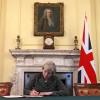 Theresa May unterzeichnet das Trennungsgesuch nach Artikel 50 des EU-Vertrags.