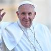 Papst Franziskus erwägt, Frauen zum Diakonat zuzulassen. 