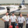 Mit einem Learjet ist Patrick Illner (rechts) von München aus weltweit unterwegs, um Verletzte und Kranke nach Hause zu bringen.