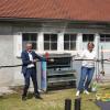 Am Gaswerkareal hat die Stadt, hier vertreten duch Sportreferent Jürgen Enninger, Oberbürgermeisterin Eva Weber und swa-Geschäftsführer Alfred Müllner eine Sportbox aufgestellt. 