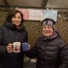 Warme Suppe und Glühwein gab es am Stand des DJK Friedberg, vertreten durch Anni Seiler (l.) und Christine Koller (r.). 