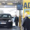 Bremsen, Stoßdämpfer, Reifen und Motor: Gestern nutzten bereits viele Autofahrer das Serviceangebot des ADAC.  