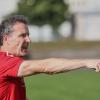 Trainer Janos Radoki findet lobende Worte für seine Mannschaft. Schwaben Augsburg verlässt die Abstiegszone der Bayernliga. 