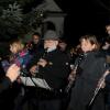 Der Musikverein Gablingen spielte sanfte Lieder, während es sich die Gablinger beim „Heißen Opa“ gut gehen ließen. 	