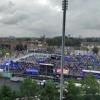 In Fanzonen vor dem Stadion können Fans verschiedene Aktivitäten ausprobieren: Beim Werfen, Tackeln und Kicken konnten sie ihr Können zeigen; Cheerleader sorgten für gute Stimmung.