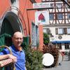 Michael Dammbacher ist Inhaber der Pizzeria La Fontana in Nördlingen. Nach mehr als sechswöchiger Zwangspause geht es auch für ihn am 18. Mai wieder schrittweise los. Doch die Freude darüber ist getrübt.  	
