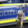 Ein 66-Jähriger hat vor dem Landgericht Hof gestanden, seine Lebensgefährtin mit einem Beil getötet zu haben.