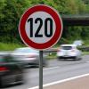 Die Deutsche Umwelthilfe will ein generelles Tempolimit von 120 Stundenkilometern auf deutschen Autobahnen.