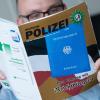 Titel einer Polizei-Zeitschrift: Die Anhänger der „Reichsbürger“-Idee erkennen den Staat und seine Vertreter – etwa Polizeibeamte – nicht an. 