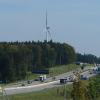 An der A8 entstehen derzeit an der Kreisgrenze Windräder. Die Bürger-Genossenschaft BEG will in solche Projekte im Wittelsbacher Land investieren.