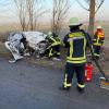 Bei dem Anblick des völlig deformierten Autos dachte unter den Einsatzkräften kaum jemand daran, in dem Wrack Überlebende zu finden.