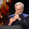 US-Regisseur Steven Spielberg freut sich über die Auszeichnung mit dem Goldenen Ehrenbären der Berlinale.
