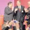 Die Troika: Der SPD-Vorsitzende Sigmar Gabriel (links) und der Vorsitzende der SPD-Bundestagsfraktion, Frank-Walter Steinmeier (rechts), applaudieren dem ehemaligen Bundesfinanzminister Peer Steinbrück nach dessen Rede. 
