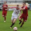 Der FC Mertingen (mit Christian Langhammer, in Weiß, im Spiel gegen Möttingen) kann selbstbewusst in die Frühjahrsrunde gehen. Das Team peilt die Meisterschaft in der Kreisliga Nord an. 	