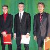 Die besten drei des Jahrgangs 2011 an der Wolfgang-Kubelka-Realschule in Schondorf sind (von rechts) Florian Mayr (Notendurchschnitt 1,18), Alexander Schaidhauf (1,5) und Maximilian Knoller (1,25).  