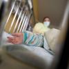 In Deutschland ist im Winter 2022 laut einer Studie die Zahl der Neugeborenen und Säuglinge, die wegen des RS-Virus in einer Klinik behandelt wurden, drastisch gestiegen.