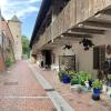 Idyllisch wohnt man in der alten Invalidenkaserne in Donauwörth. Das Gemäuer aus dem Jahr 1715 soll verkauft werden – noch sind die Wohnungen in kommunaler Hand.