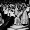 Ein Jahr nach dem Tod ihres Vaters wurde Königin Elizabeth am 2. Juni 1953 offiziell zur Königin des Vereinigten Königreichs gekrönt.