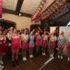 Beim Dirndl- und Lederhosenball heizte die beliebte Band Dirndlknacker den Faschingstrachtlern und anderen Verkleideten mächtig ein im Tanzlokal Keller in Seifertshofen.