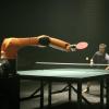 Mensch gegen Maschine. Hier gewinnt oft die Maschine. So weit ist es im Tischtennis noch nicht. Timo Boll behält gegen diesen Kuka-Roboter die Oberhand, auch wenn er in dem Film, aus dem das Foto stammt, zunächst in Rückstand gerät.