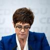 Die Entscheidung von Annegret Kramp-Karrenbauer, auf den CDU-Vorsitz und die Kanzlerkandidatur zu verzichten, spaltet die Union. 