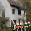 Ein Wohnhaus hat am gestrigen Sonntag in Glöttweng gebrannt. Ein Mann wurde schwer verletzt. 