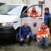 Die Lauinger Hausmeister mit dem neuen kommunalen E-Transporter (von links): Jürgen Kugler, Frank Goller, Sven Kuhn, Bürgermeisterin Katja Müller und Bernd Müller. 