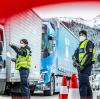 Hunderte Kontrollen hat die Bundespolizei allein am Montag am Grenztunnel bei Füssen durchgeführt. Der Verkehr staute sich entsprechend, teils gab es lange Wartezeiten.  	