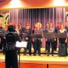 Die Chorallen, 16 sangesfreudige Damen unter der Gesamtleitung von Elisabeth Balser, bei ihrem Konzert im Meitinger Bürgersaal, das den Titel "Knowing Me, Knowing You" trägt. Foto: Rosmarie Gumpp