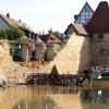 In Folge der Unwetter mit Starkregen in Franken ist ein Teil der historischen Stadtmauer in Weißenburg eingestürzt.