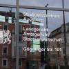 Vor dem Augsburger Landgericht muss sich seit Dienstag ein 34-Jähriger wegen versuchten Totschlags verantworten. Er soll seinem Kontrahenten in einer Aichacher Asylunterkunft lebensgefährliche Verletzungen zugefügt haben.