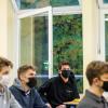 Maske auf, Fenster ebenso – Schulalltag in Deutschland im Herbst 2020. 	