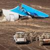 Ein riesiges Trümmerstück des abgestürzten russischen Airbus A321 in der Wüste auf der Sinai-Halbinsel.