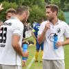 Darauf einen Schluck: Das Stürmerduo Michael Geldhauser (links) und Maximilian Löw schoss den TSV Schwaben zum 3:0-Heimsieg gegen den TSV Kornburg. 	