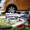 Ein Fahrradfahrer wurde von einem Auto gestreift und stürzte dabei. Der Unfall passierte zwischen Fessenheim und Alerheim..
