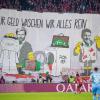 Bayern-Fans bringen beim Spiel gegen Freiburg ihren Protest gegen WM-Gastgeber Katar zum Ausdruck.