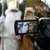 Wegen Corona gibt es den Nikolaus in Gersthofen via Video-Stream. Im Bild: Reinhold Dempf als Nikolaus und Barbara Lamprecht als Knecht Rupprecht.