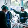 In den Notaufnahmen der Krankenhäuser sinken die Patientenzahlen im Lockdown stark. „Die Patientenzahlen in den Notaufnahmen gehen an manchen Tagen fast um 40 Prozent zurück“ 