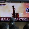 Nordkorea hat nach Angaben des südkoreanischen Militärs mindestens zwei nicht identifizierte Projektile in Richtung offenes Meer abgefeuert.