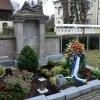 Das Kriegerdenkmal in Oberwiesenbach soll gereinigt und saniert werden. Auf Anregung Helmut Stecks hat der Soldatenverein neben dem Denkmal eine Galerie mit den Fotos der im 1. Weltkrieg Gefallenen der Gemeinde erstellt. 