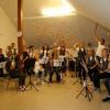 Mit einem Konfettiregen feierten die Großaitinger Jungmusiker den ersten Preis beim schwäbischen Videowettbewerb.